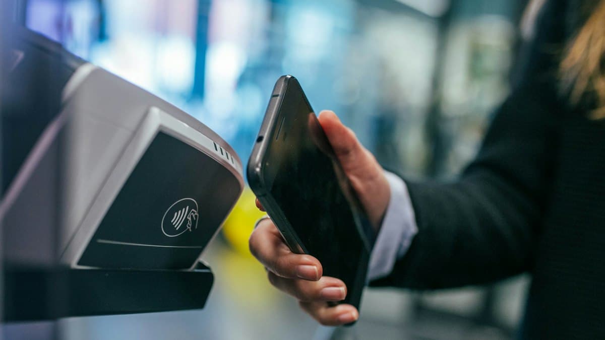 Payment Giants Race to Build Rails for Stablecoins and AI Agents